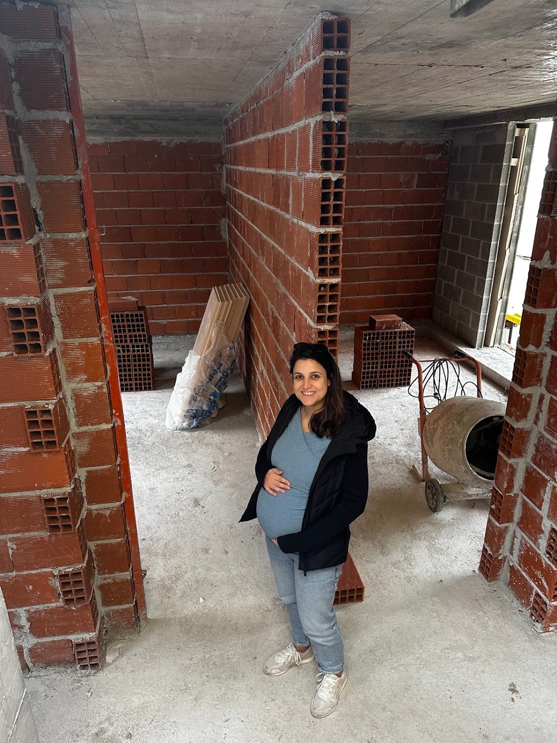 Sofia na obra da nossa casa em Lisboa